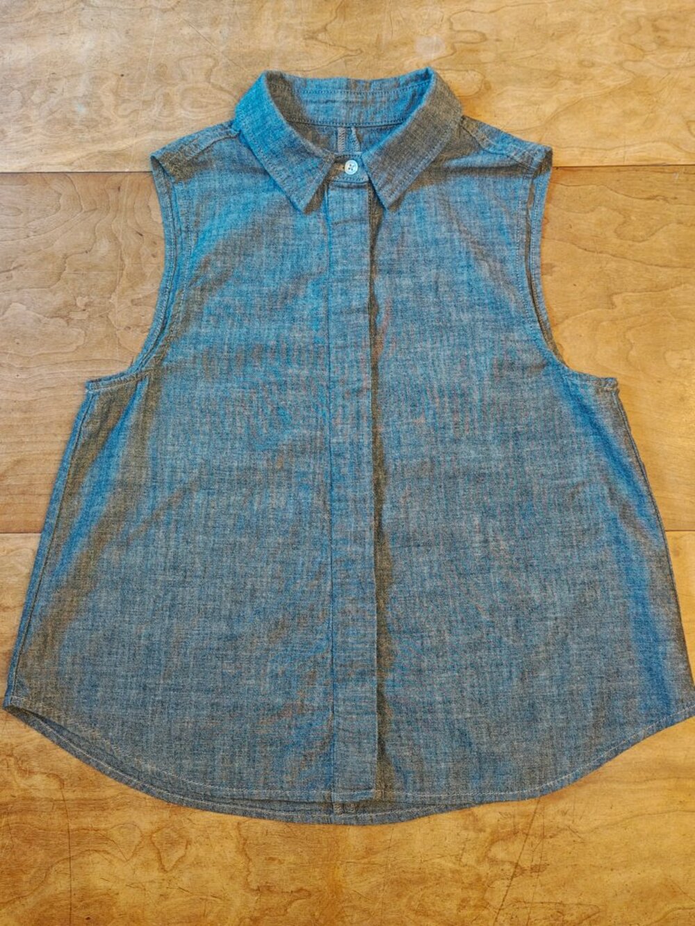 Rag & Bone/JEAN - Chambray Sleeveless Button Front Top - Size XS - 100% Cotton